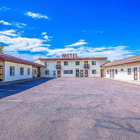 Love Hotels Silver Street By Oyo At Hurley Wi Esterno foto