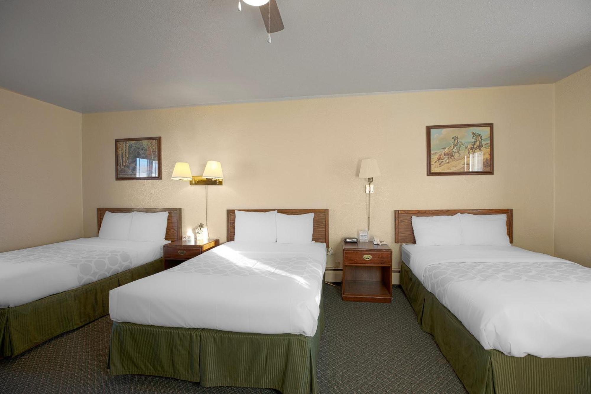 Love Hotels Silver Street By Oyo At Hurley Wi Esterno foto