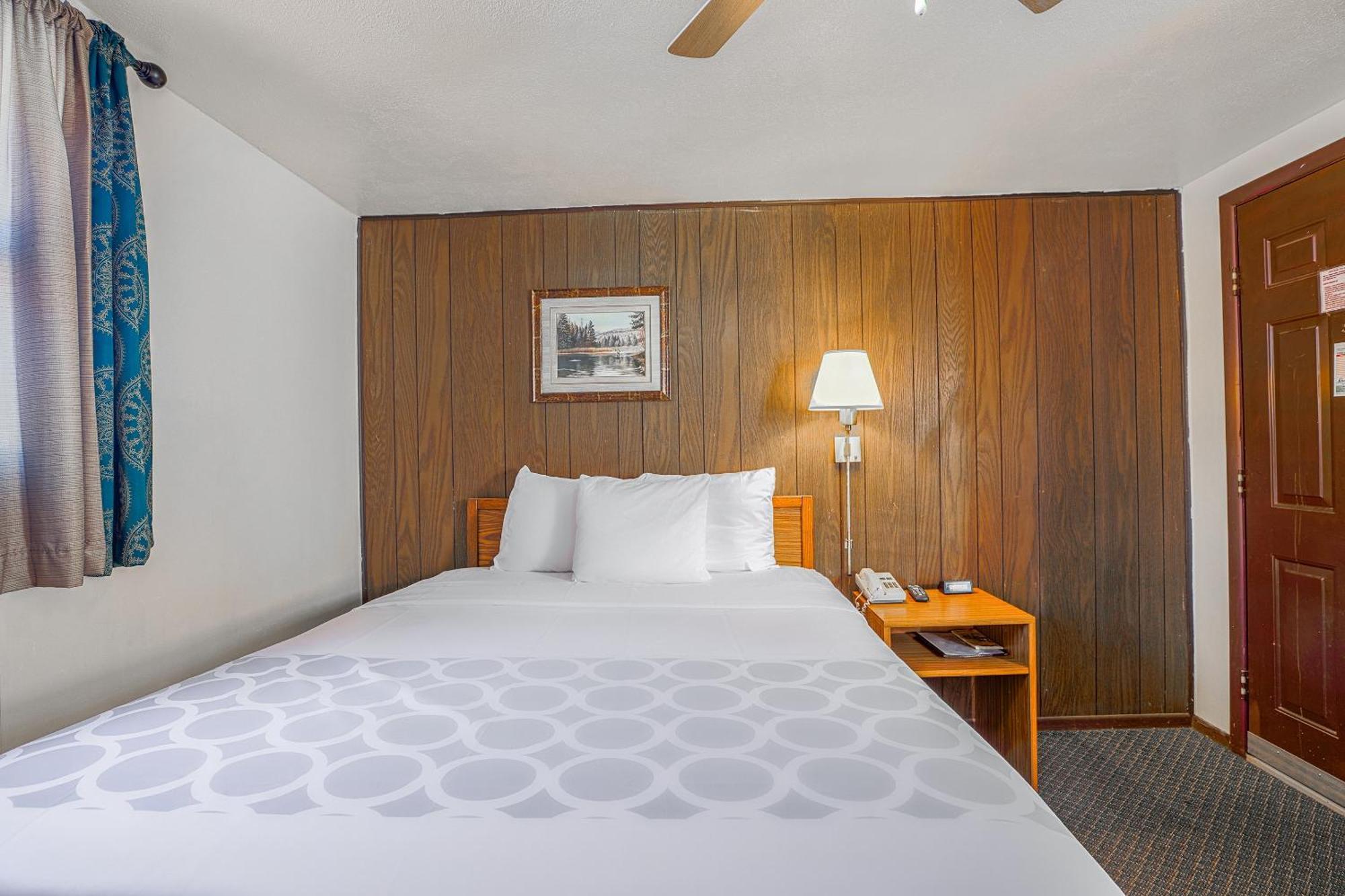 Love Hotels Silver Street By Oyo At Hurley Wi Esterno foto