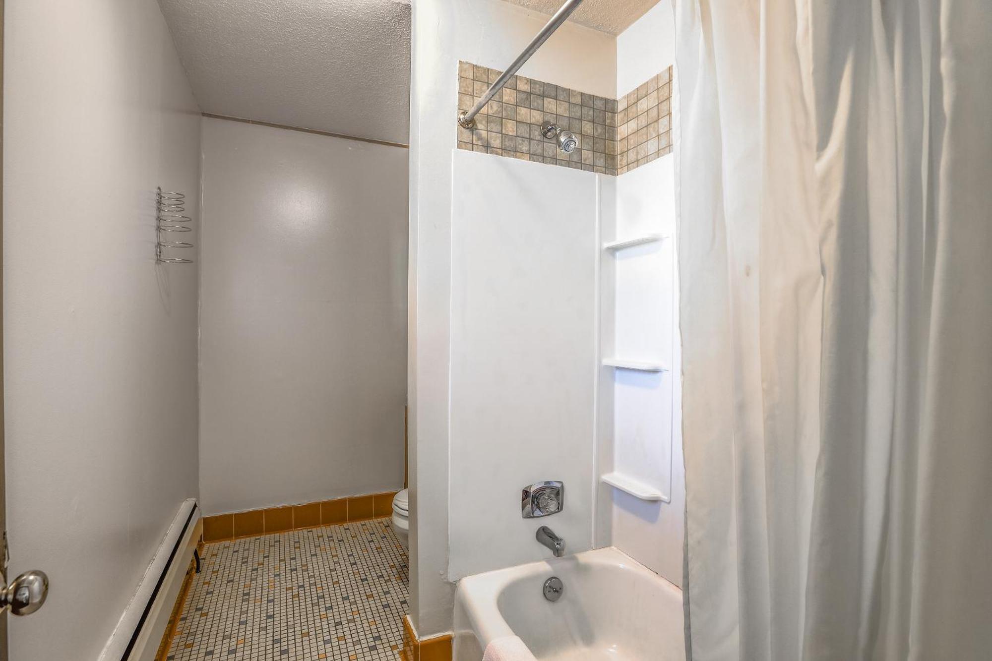 Love Hotels Silver Street By Oyo At Hurley Wi Esterno foto