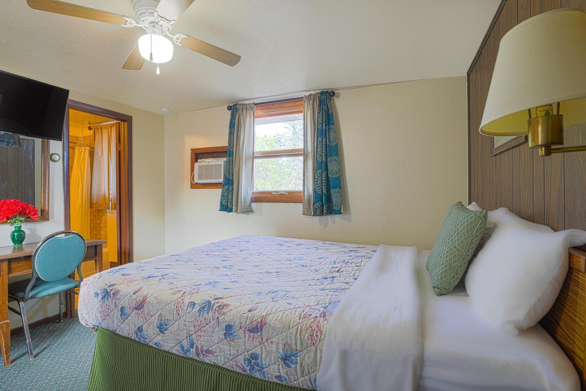 Love Hotels Silver Street By Oyo At Hurley Wi Esterno foto
