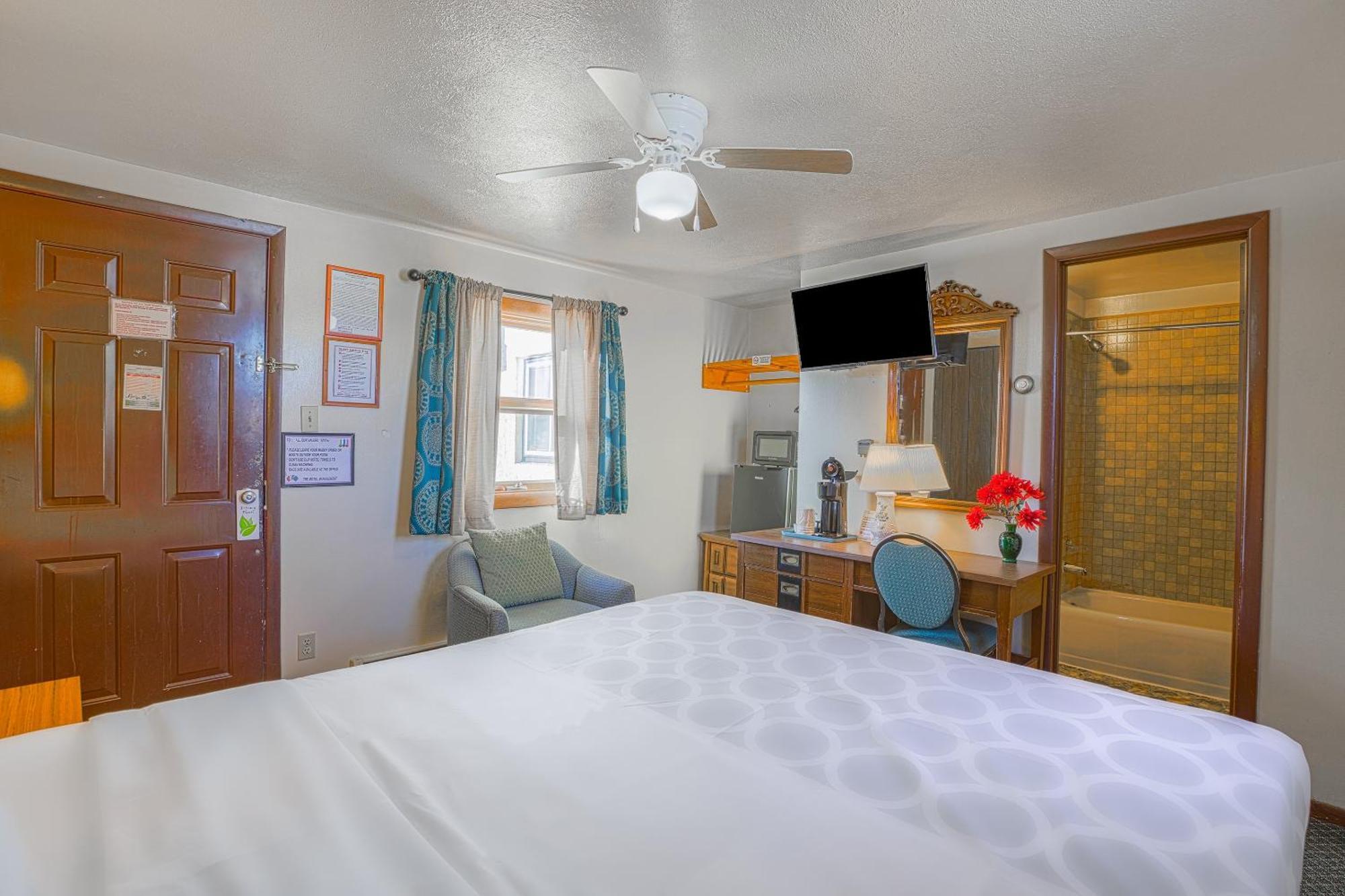 Love Hotels Silver Street By Oyo At Hurley Wi Esterno foto