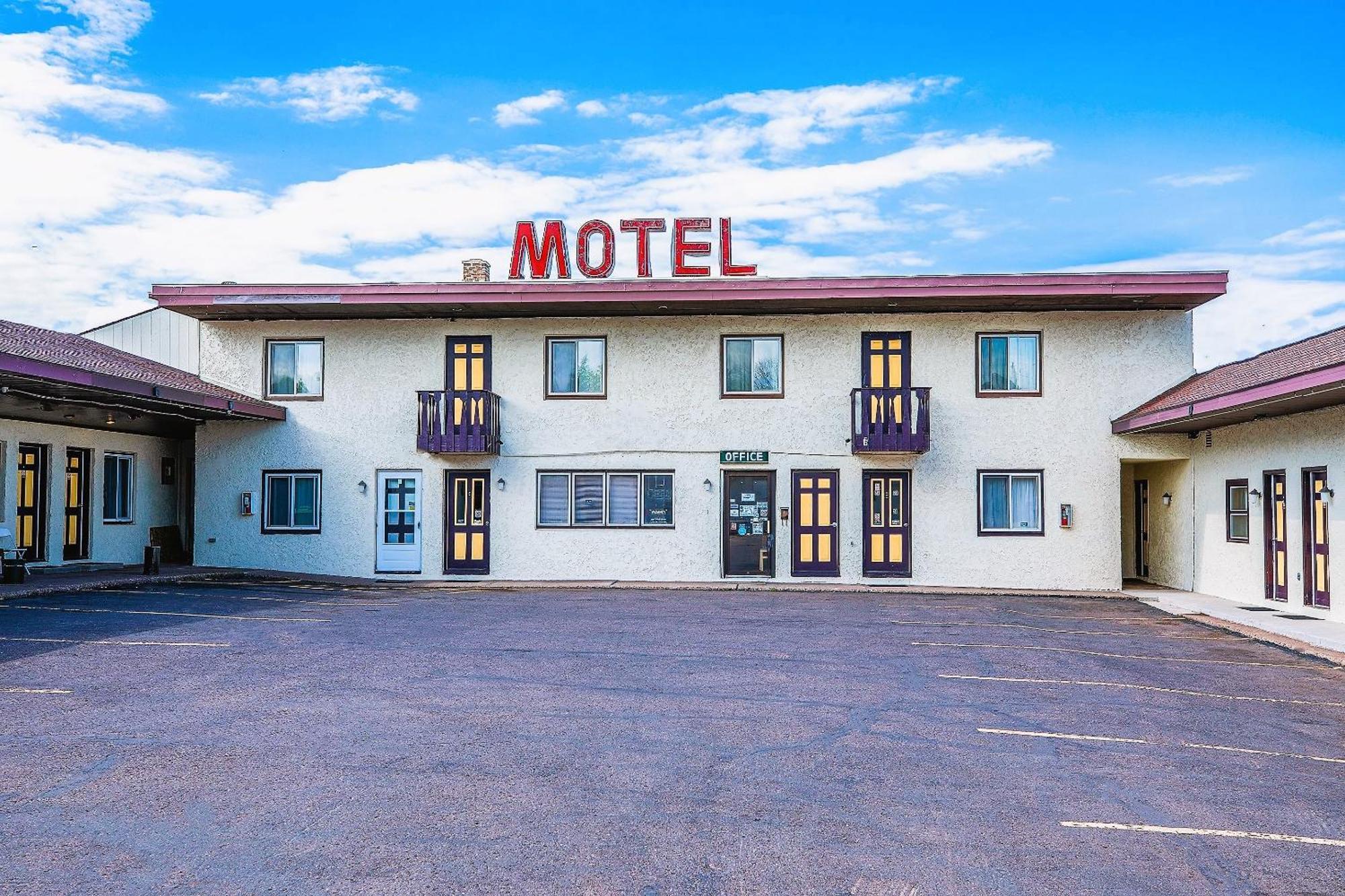 Love Hotels Silver Street By Oyo At Hurley Wi Esterno foto