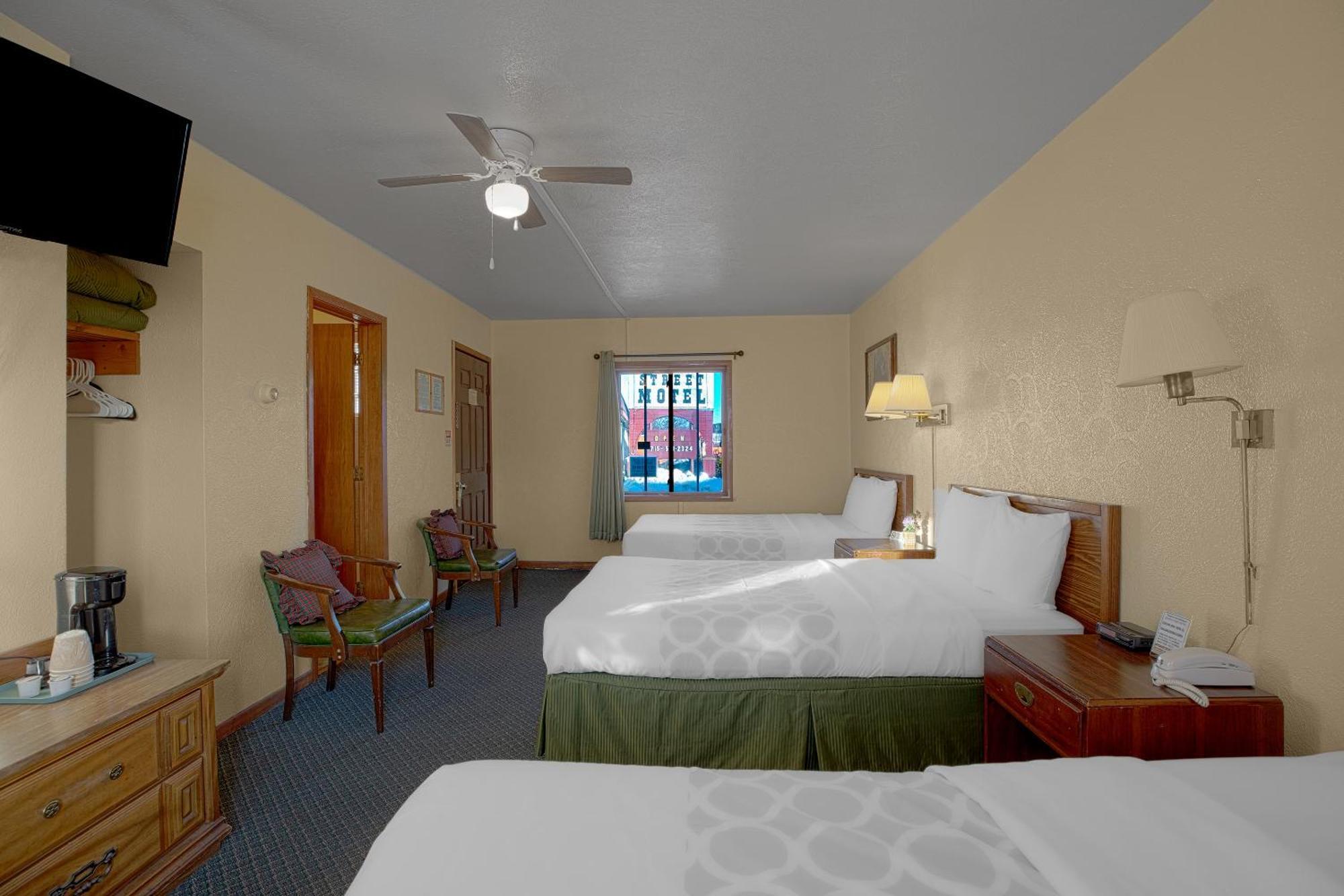 Love Hotels Silver Street By Oyo At Hurley Wi Esterno foto