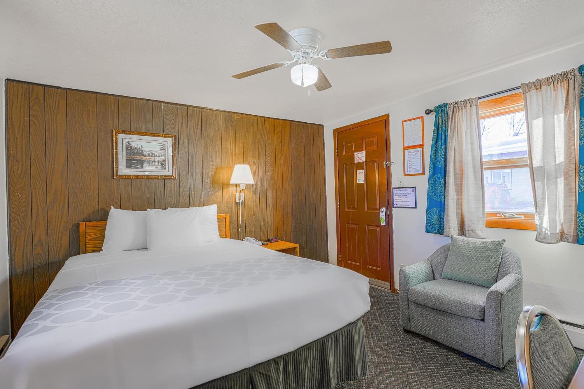 Love Hotels Silver Street By Oyo At Hurley Wi Esterno foto
