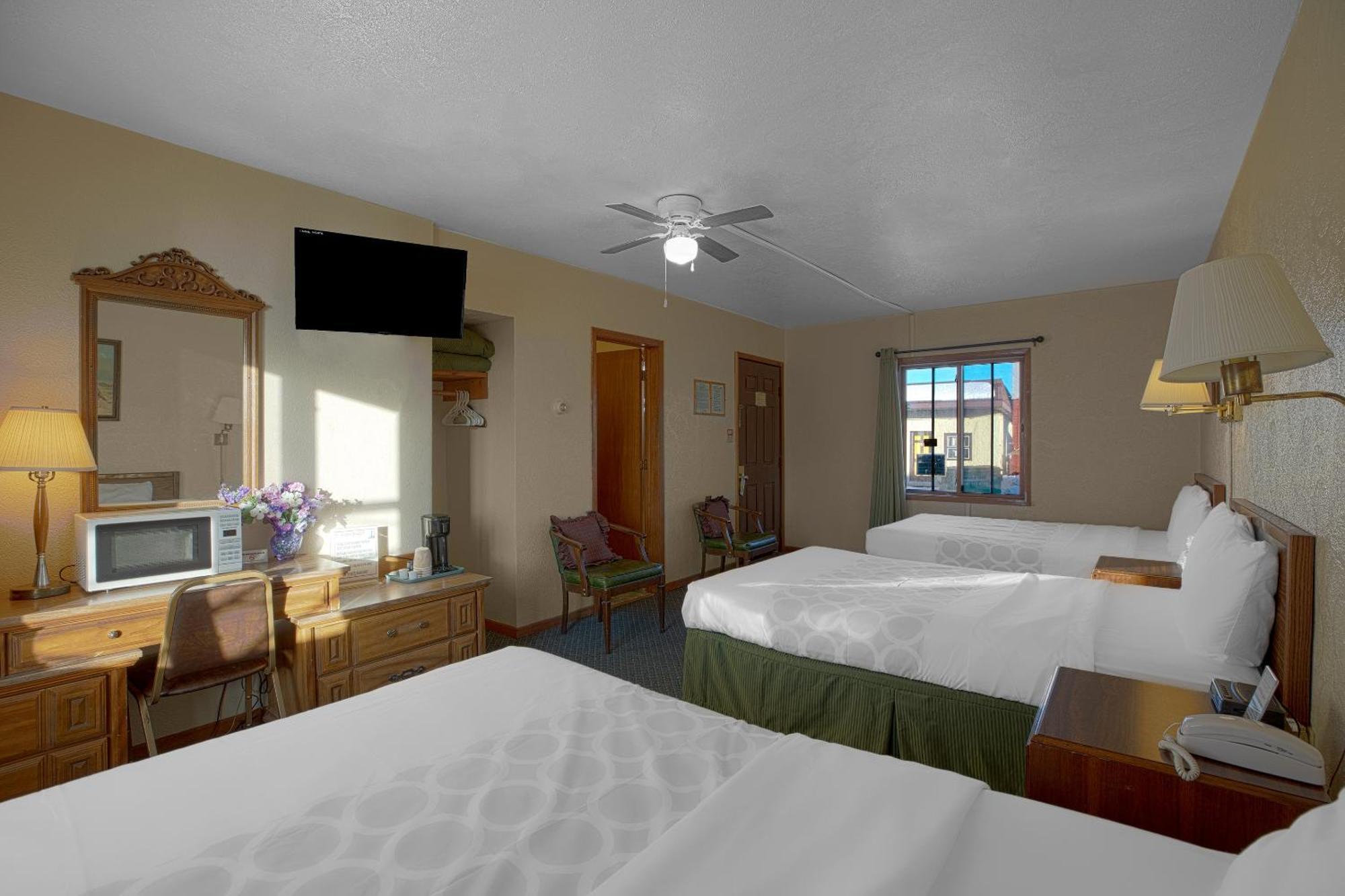Love Hotels Silver Street By Oyo At Hurley Wi Esterno foto