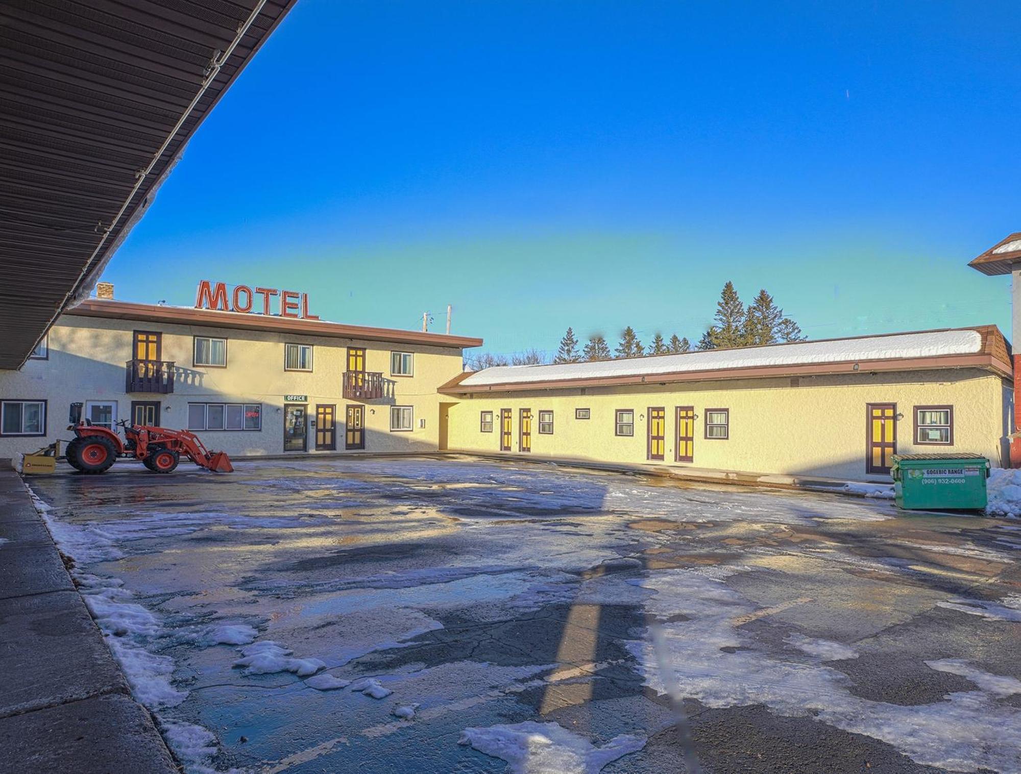 Love Hotels Silver Street By Oyo At Hurley Wi Esterno foto
