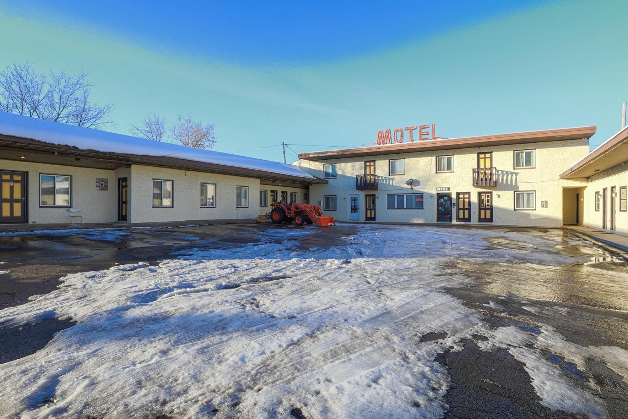 Love Hotels Silver Street By Oyo At Hurley Wi Esterno foto