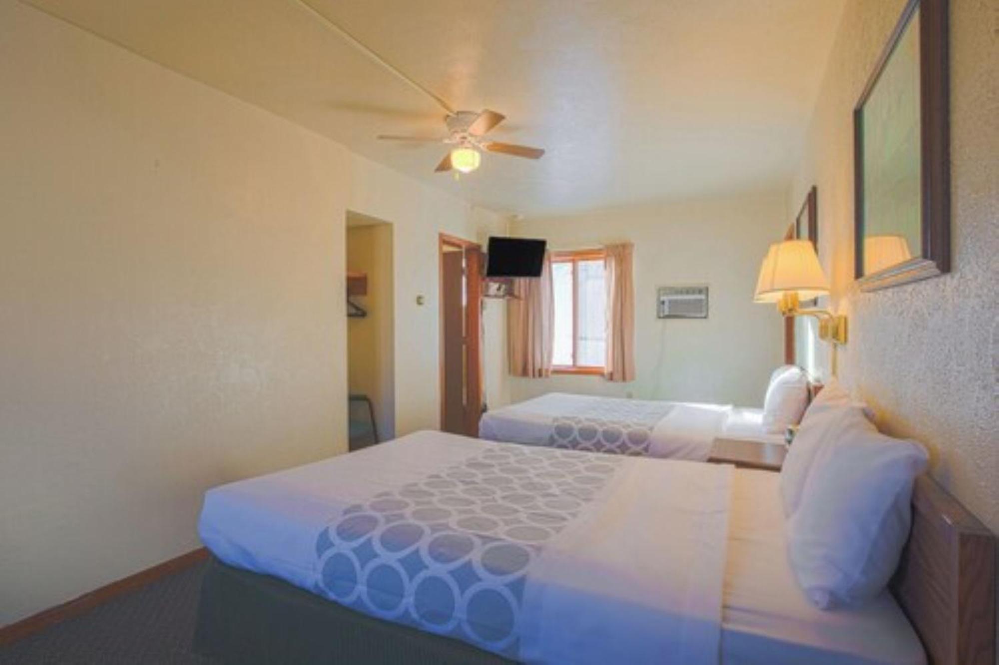 Love Hotels Silver Street By Oyo At Hurley Wi Esterno foto
