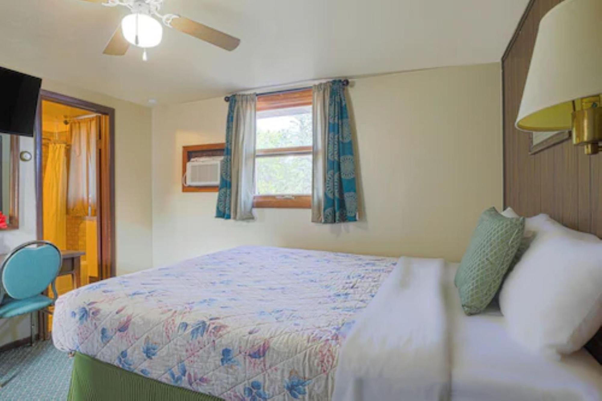 Love Hotels Silver Street By Oyo At Hurley Wi Esterno foto