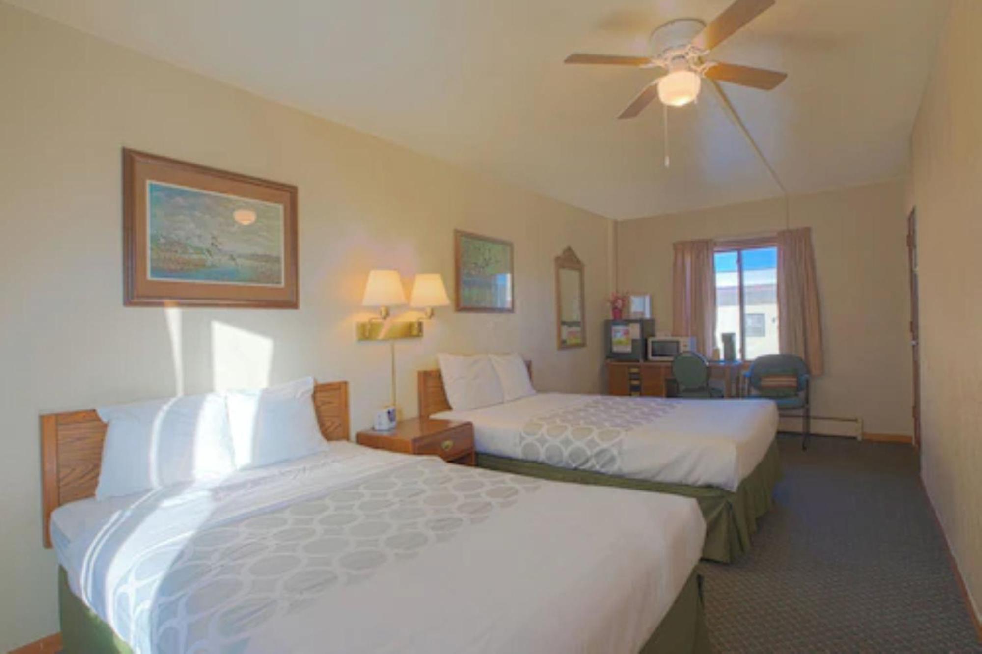 Love Hotels Silver Street By Oyo At Hurley Wi Esterno foto